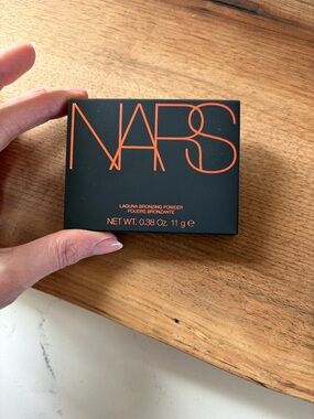 NARS Bronzing Powder in Laguna